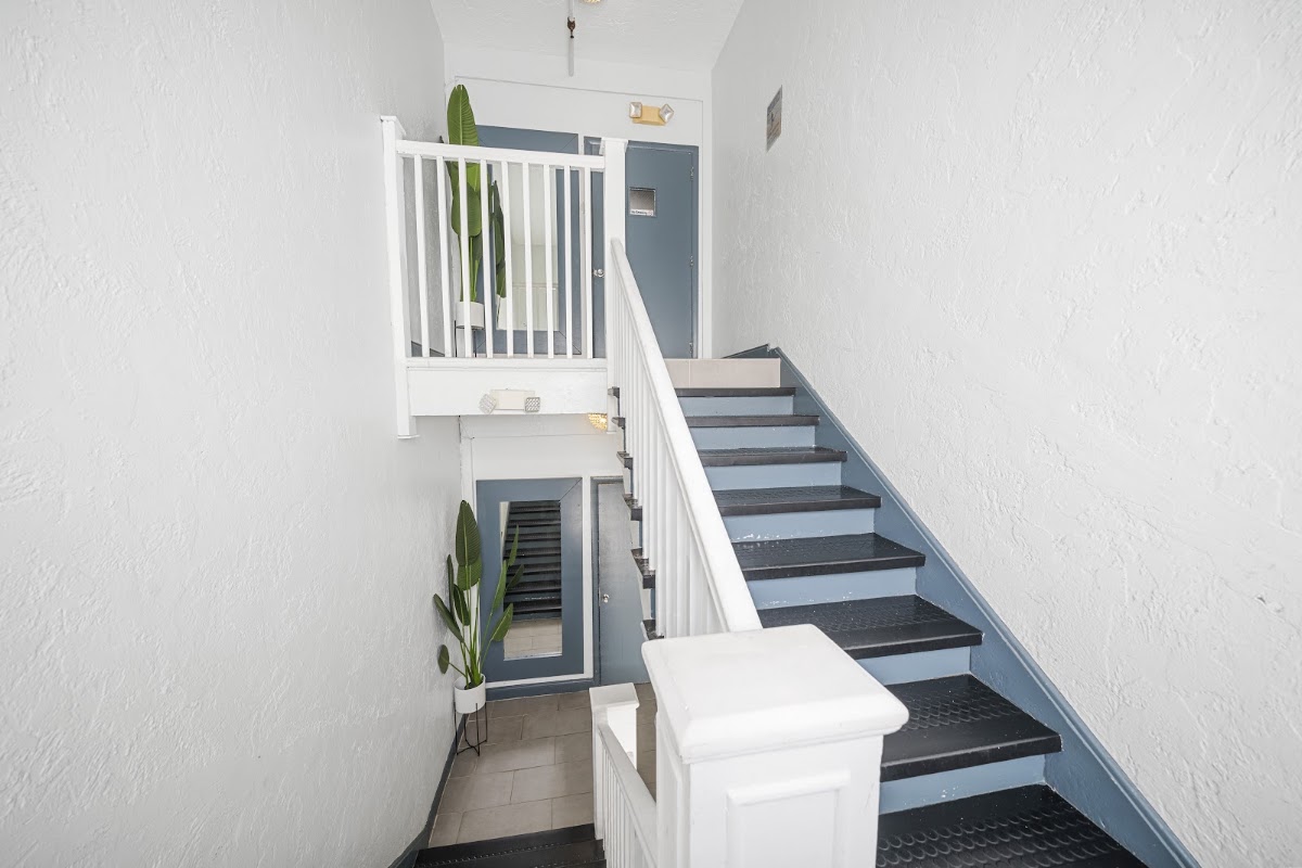 Nine20 Collins Apartments By Lowkl gallery 9