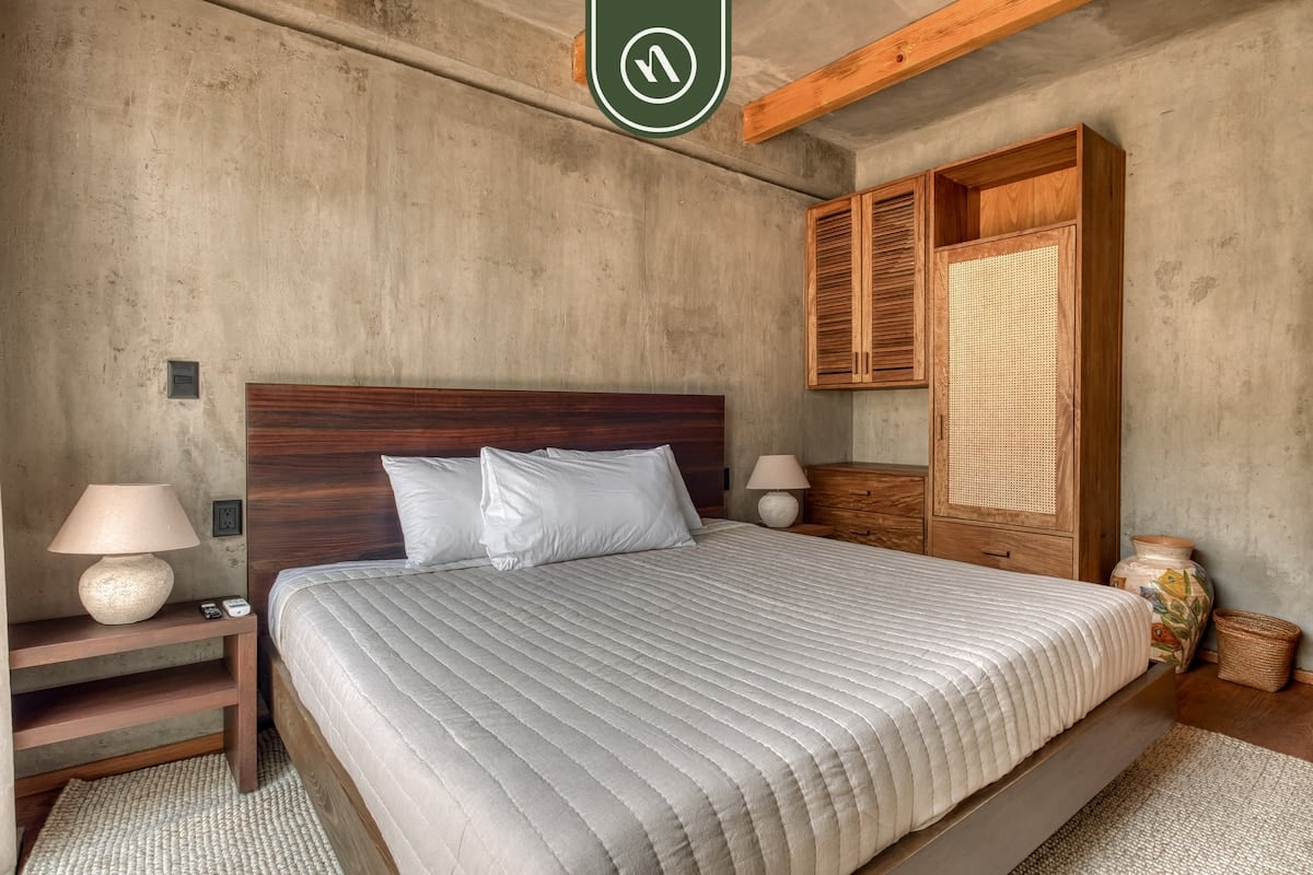 Luxury 3 BR House in Downtown - AC - Peaceful gallery 1