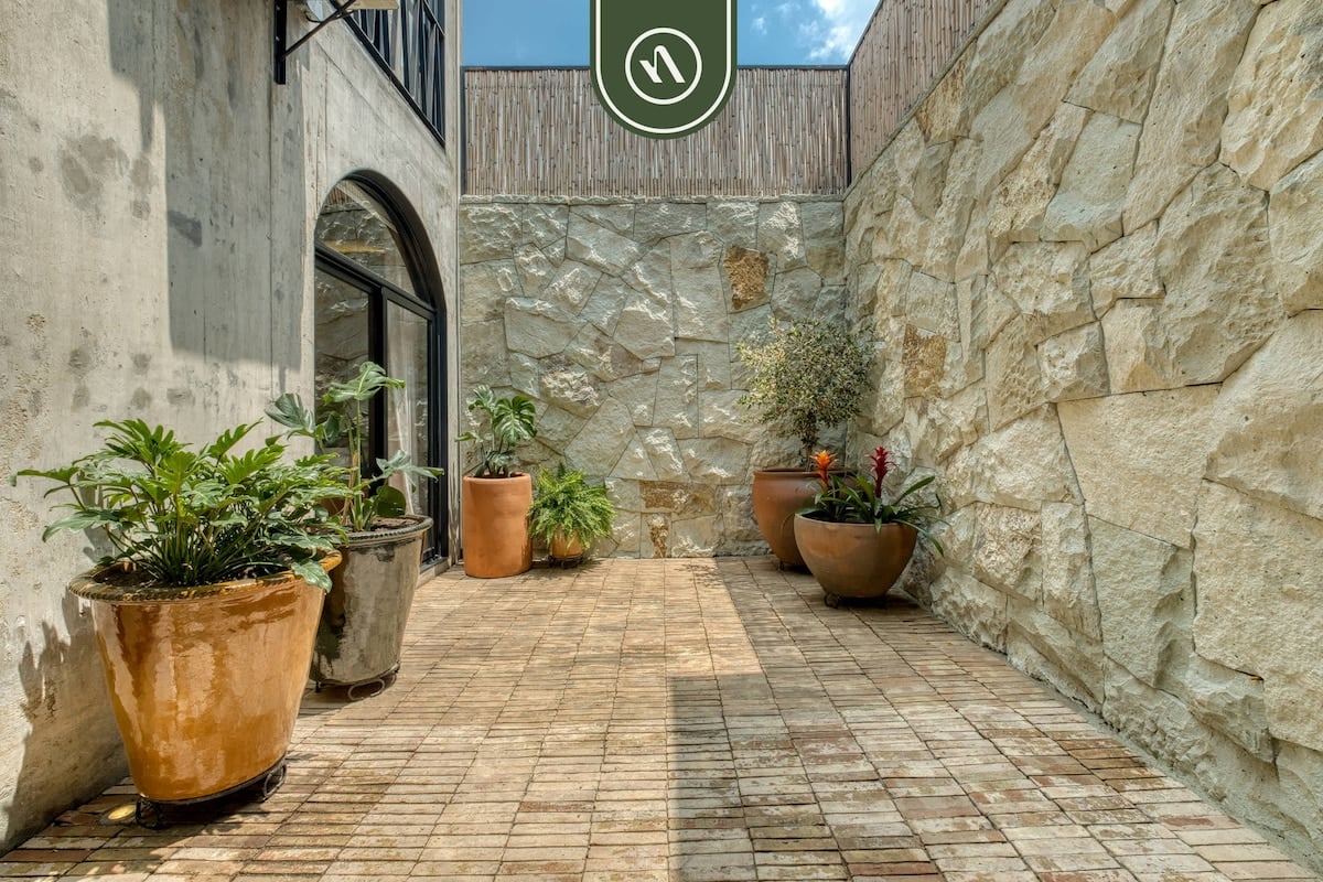 Luxury 3 BR House in Downtown - AC - Peaceful gallery 4