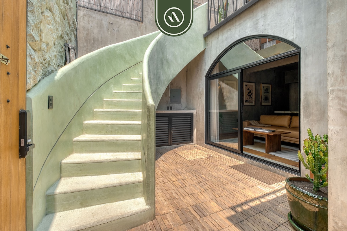 Luxury 3 BR House in Downtown - AC - Peaceful gallery 8