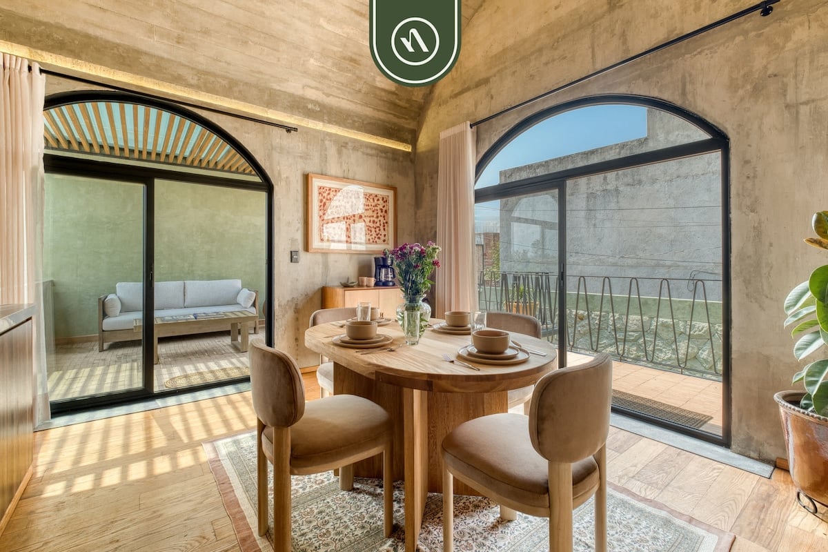 Luxury 3 BR House in Downtown - AC - Peaceful gallery 10