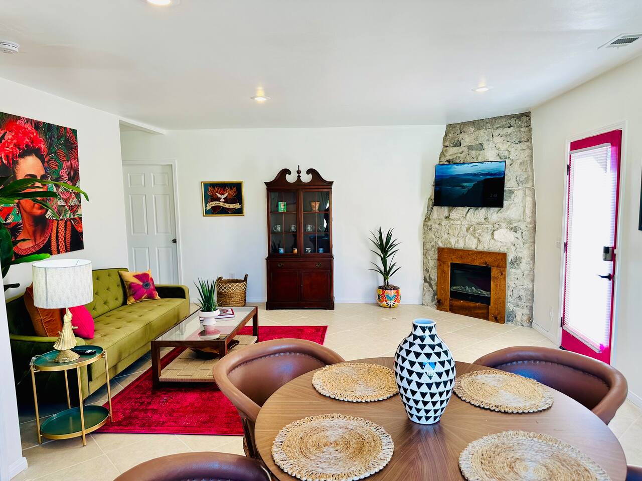 Casa de Frida-Gated House+Hot Tub+ Huge yard gallery 4