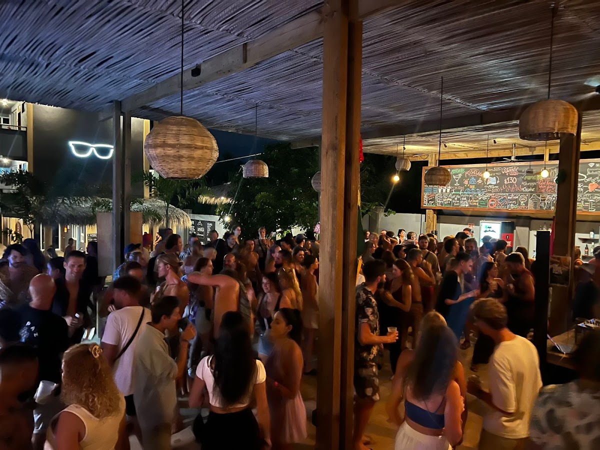 Straw Hat Surf Hostel & Bar gallery 10