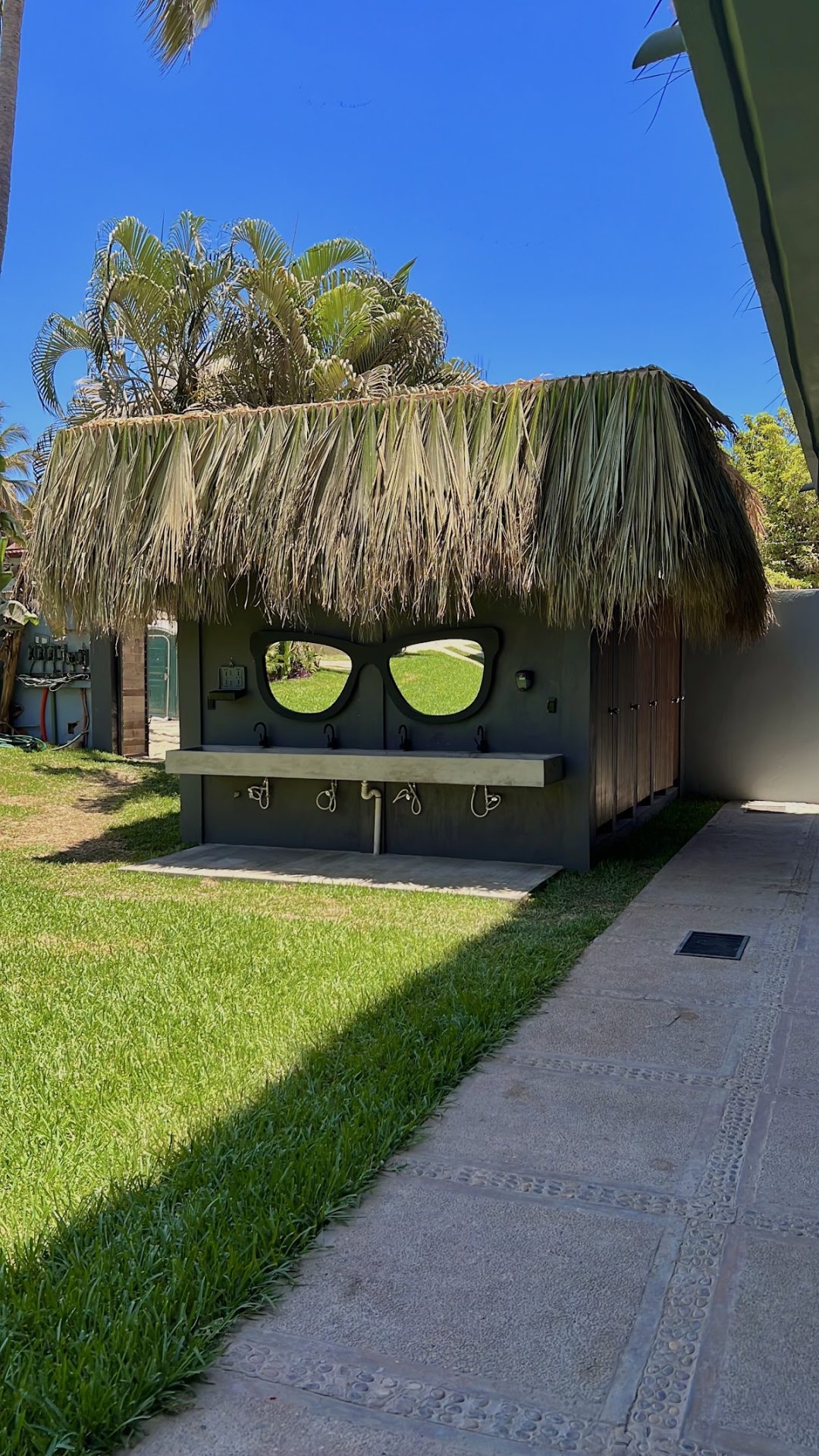 Straw Hat Surf Hostel & Bar gallery 8