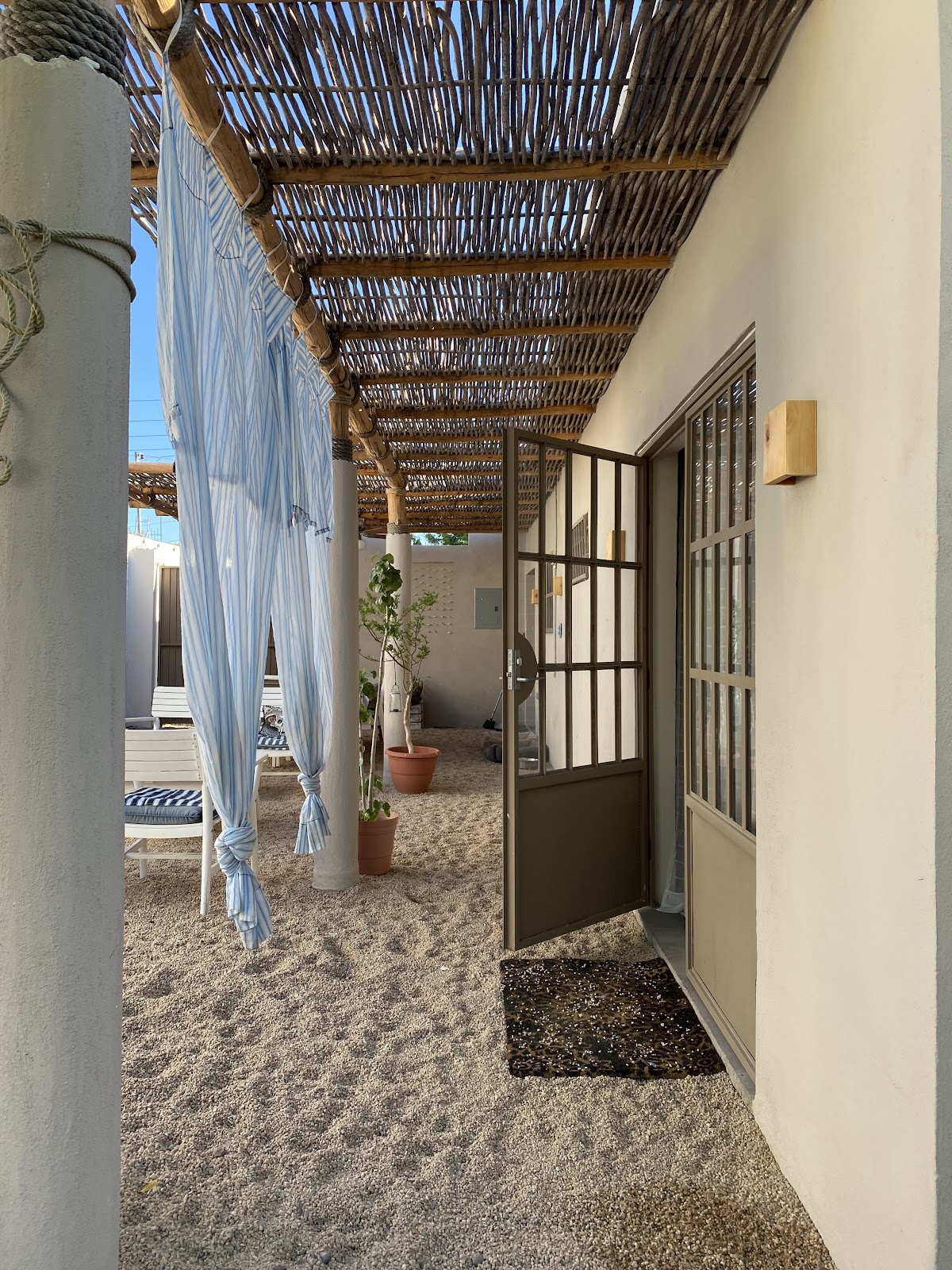 The Mantarraya Outpost gallery 1
